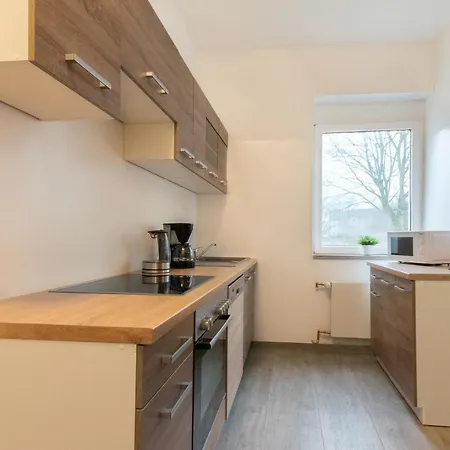 Tolstov - 3 Or 4 - 30 Min Messe Dus Apartment Duisburg